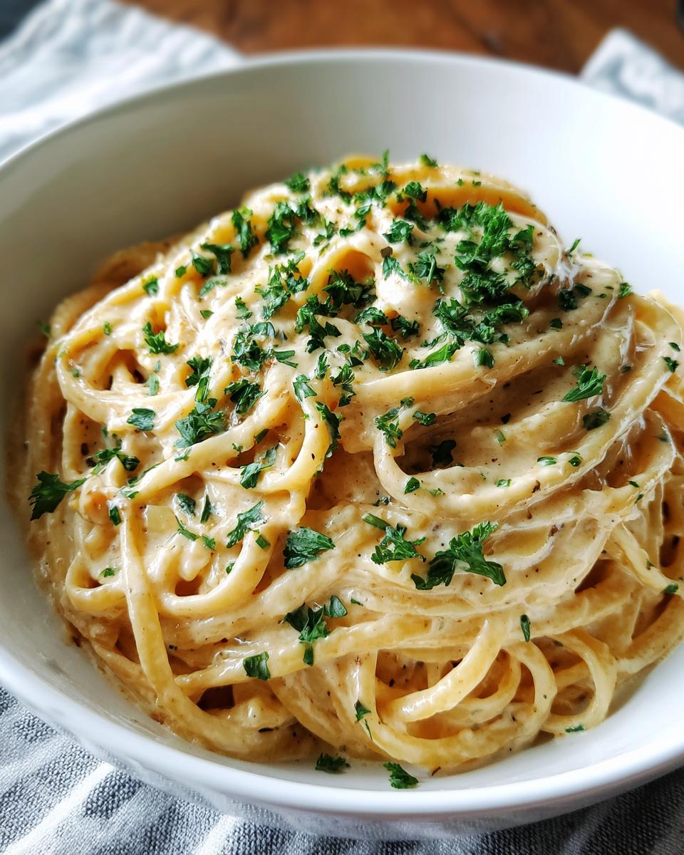 One Pot Creamy Garlic Pasta (Just 20 Minutes!) - detail 1
